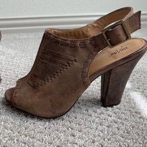 Mossimo brown faux leather sandels